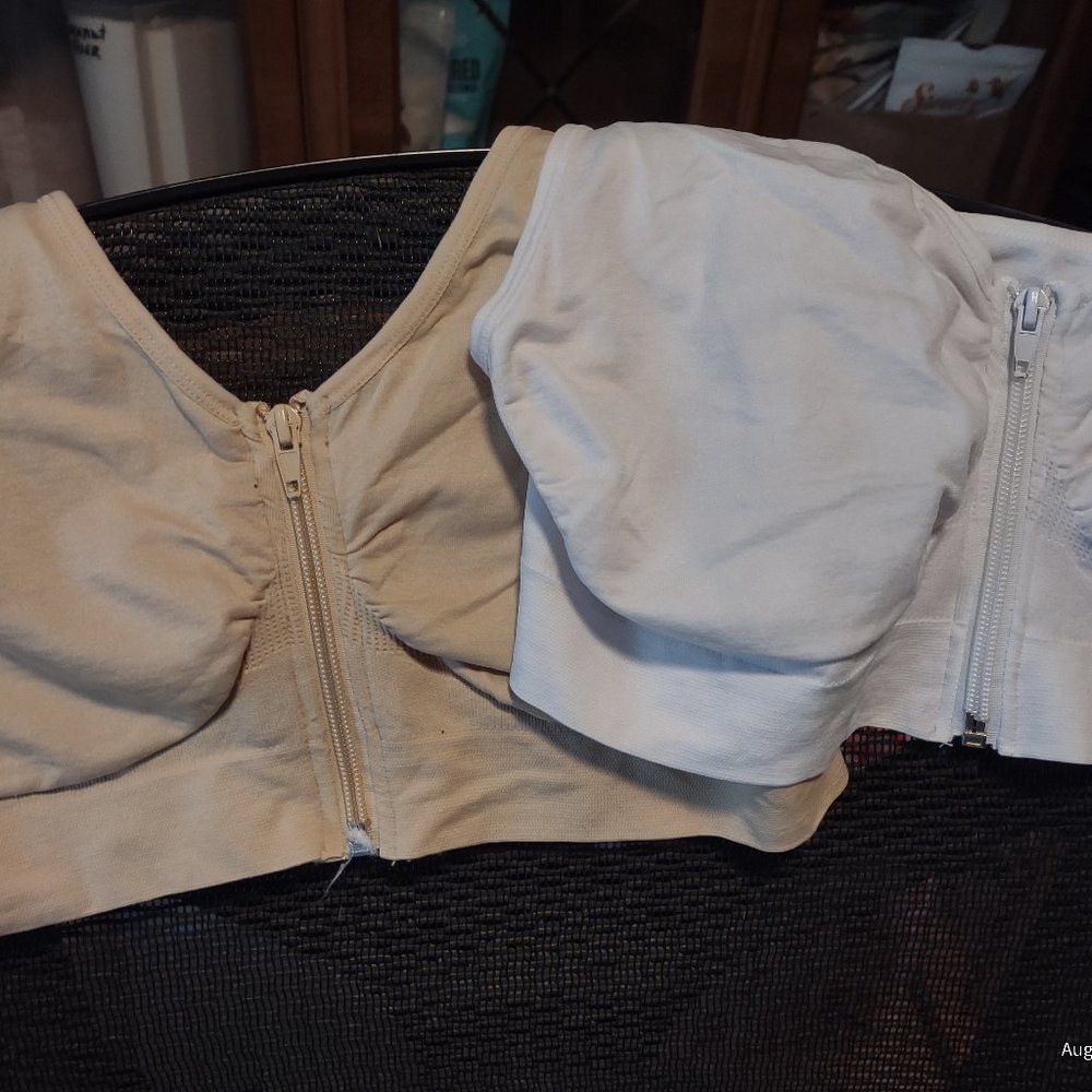 Women's Wireless Zip Front Bra's-  Total of 9 Bra's